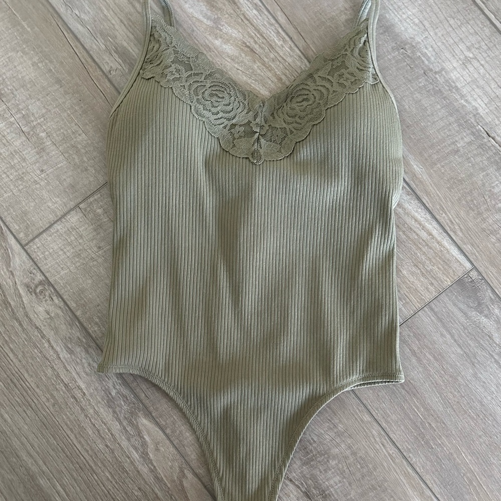 Victoria’s Secret PINK cotton ribbed lace detailed bodysuit size M. NWT!